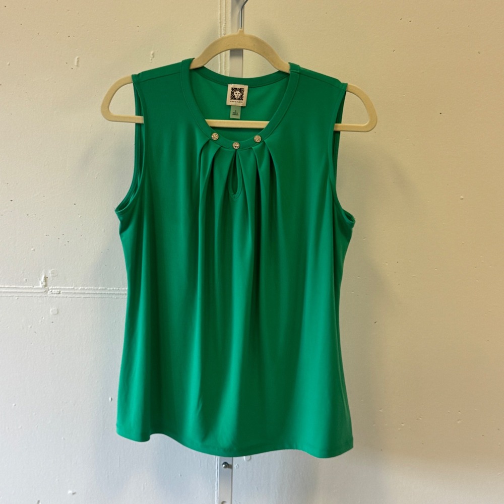 Anne Klein Green Sleeveless Keyhole Pleated Blouse Gold Lion Buttons Small